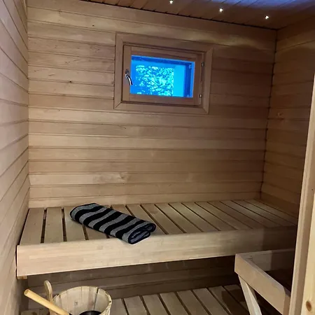 Lomahuoneisto Virpiniemi, Sauna And Free Parking شقة